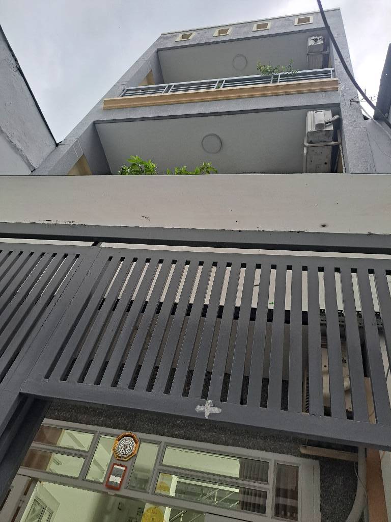 Nhà riêng 28m2 bán tại An Dương Vương, Quận 6, Hồ Chí Minh với nội thất đầy đủ